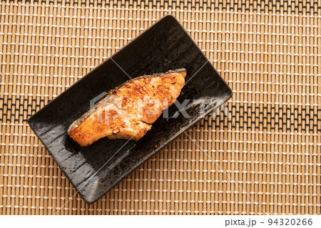 鮭の塩麹漬け焼き 鮭の塩麹漬け焼き 94320266
