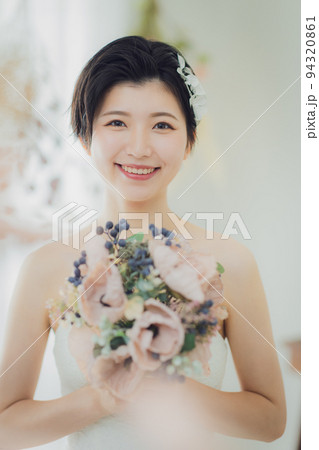 花嫁 ショートヘア ウェディングドレス 花嫁 ショートヘア ウェディングドレス 94320861
