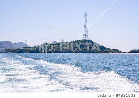 船から見た大久野島全景と日本一高い送電鉄塔 広島県竹原市忠海町 船から見た大久野島全景と日本一高い送電鉄塔 広島県竹原市忠海町 94321903
