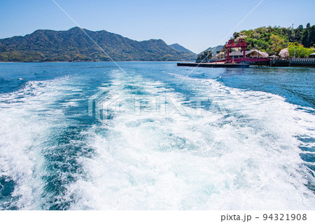 船から見た大久野島　桟橋　広島県竹原市忠海町 94321908
