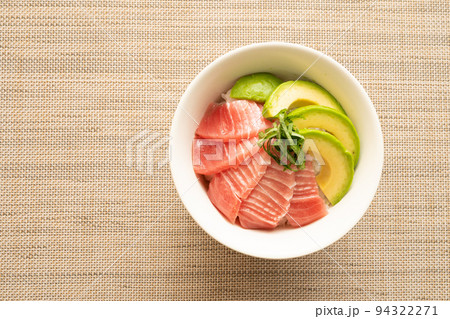 マグロアボカド丼 マグロアボカド丼 94322271