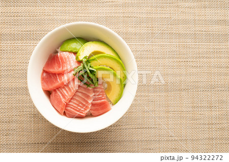 マグロアボカド丼 94322272