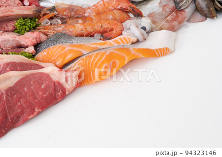 魚と肉の盛り合わせ 94323146