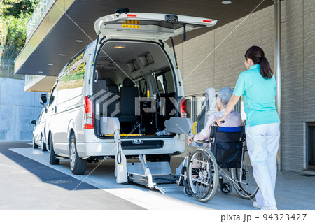介護 シニア 女性 病院 ヘルパー 介護士 介護 シニア 女性 病院 ヘルパー 介護士 94323427