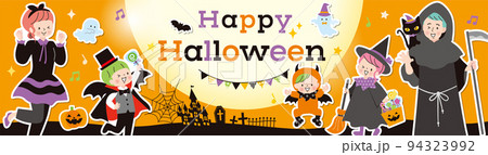 ハロウィンの仮装をした家族　バナー素材 94323992