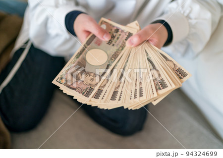 主婦のへそくり 94324699