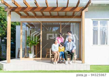 三世代家族 94325067