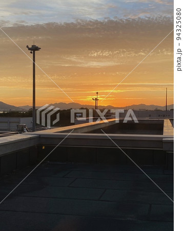 函館空港の夕暮れ 函館空港の夕暮れ 94325080