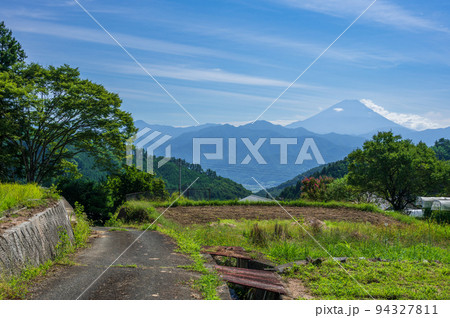 富士山が見える里の道 94327811