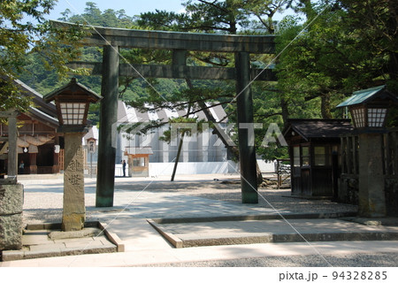 銅鳥居(四の鳥居)（出雲大社･拝殿前／島根県出雲市大社町） 94328285
