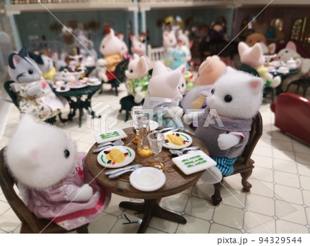 レストランのオムライス 94329544