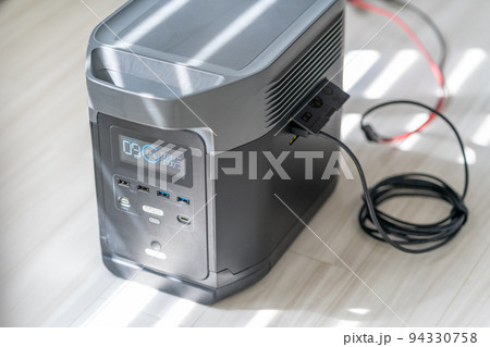 ポータブル電源　太陽光充電　発電中　ソーラー充電 94330758