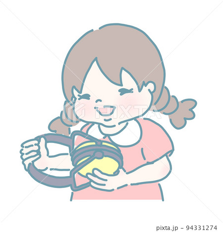 聴覚過敏用イヤーマフを手に取る女の子(パステルカラー) 94331274