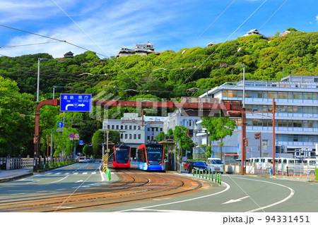 【愛媛県】伊予鉄電車と松山城と愛媛県庁 【愛媛県】伊予鉄電車と松山城と愛媛県庁 94331451