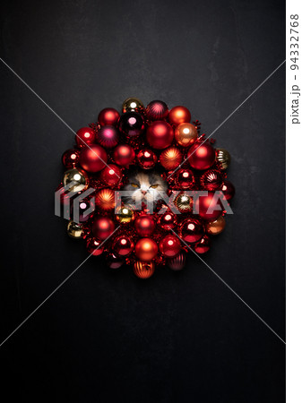 christmas baubles wreath with cat on black background 94332768