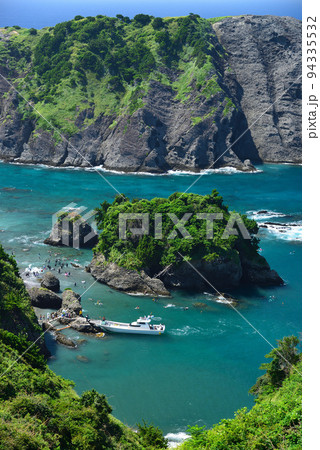 抜群の透明度の海と渡船でしか行けない伊豆ヒリゾ浜 94335532