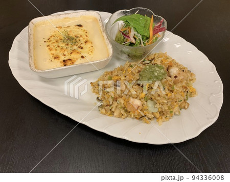 タコピラフディッシュ 94336008