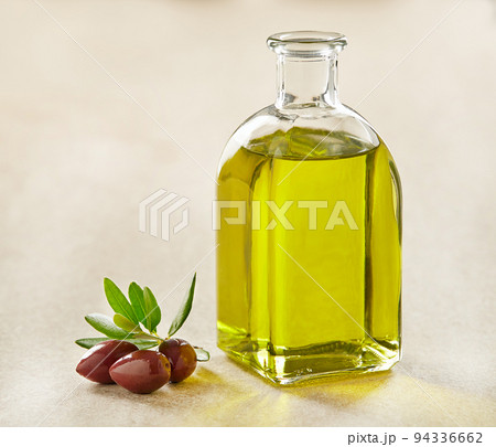 Olive oil with olives with leaves 94336662