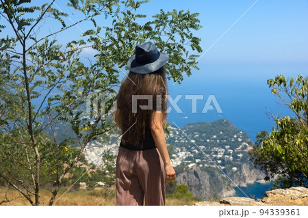 Young woman exploring from the top of the hill 94339361