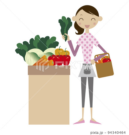 ほうれん草を選ぶ食料品を買い物中のピンクの水玉Tシャツの女性 94340464