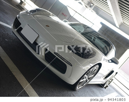 駐車場のポルシェ718ボクスター 駐車場のポルシェ718ボクスター 94341803