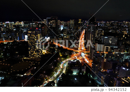 地上のタワー 94342152