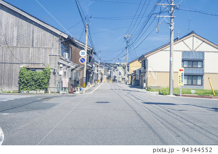 地方　のどかな住宅街　イメージ 94344552