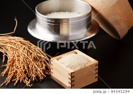 羽釜で炊いた新米 94345294