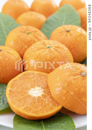 新鮮で美味しいミカン 94348368
