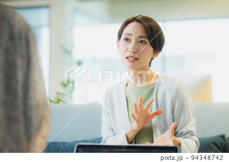 取材　インタビュー　カメラマン　 94348742