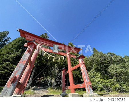 秋田 田沢湖の観光スポット 御座石神社の鳥居 秋田 田沢湖の観光スポット 御座石神社の鳥居 94349785