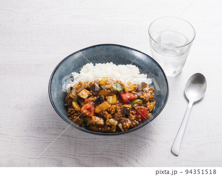 ベジキーマカレー 94351518