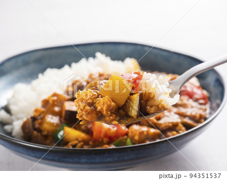 ベジキーマカレー 94351537