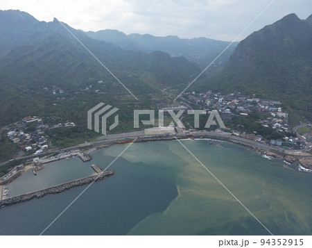 金山 金の成る木 海面 94352915