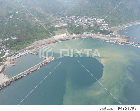 金山 金の成る木 海面 94353795