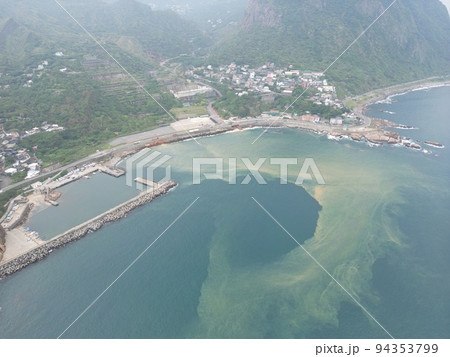 金山 金の成る木 海面 94353799