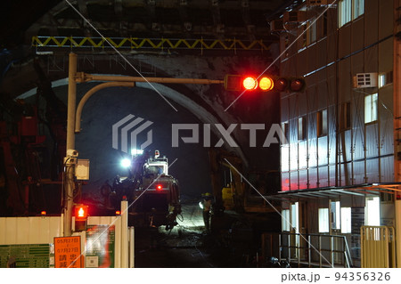 隧道 洞門 トンネル 94356326