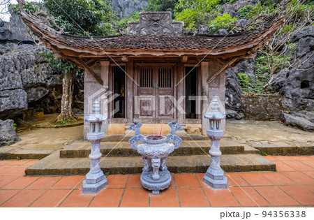 ベトナムのニンビンのビックドン寺(碧峝) ベトナムのニンビンのビックドン寺(碧峝) 94356338