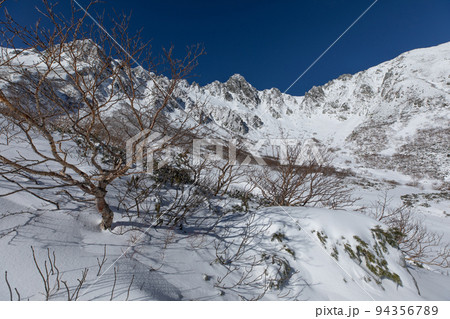 中央アルプス　千畳敷カール　長野県　雪に覆われた千畳敷カール 94356789