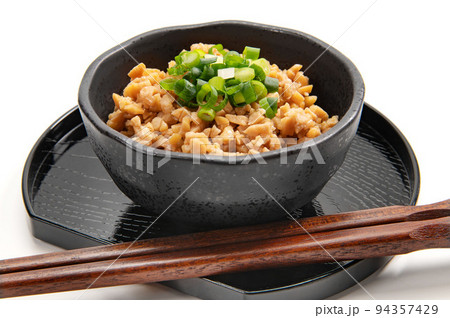 和食、発酵食品のひきわり納豆 94357429