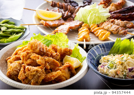 居酒屋の料理と焼酎 94357444