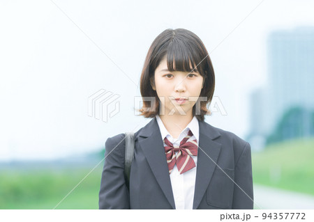 真顔の女子高生 94357772