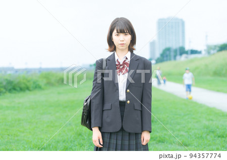 真顔の女子高生 真顔の女子高生 94357774