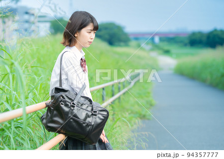 真顔の女子高生 真顔の女子高生 94357777