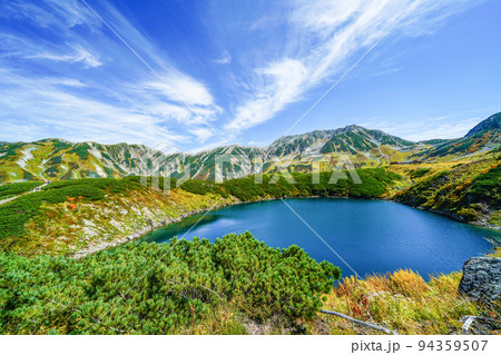 秋を迎えた立山　みくりが池より立山連峰を望む 94359507