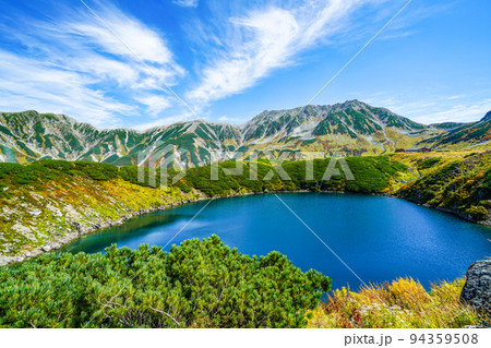秋を迎えた立山　みくりが池より立山連峰を望む 94359508