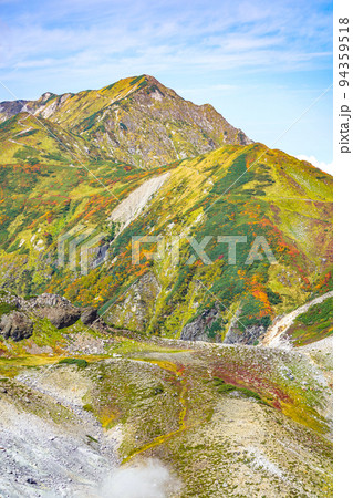 立山、紅葉の奥大日岳と地獄谷 立山、紅葉の奥大日岳と地獄谷 94359518