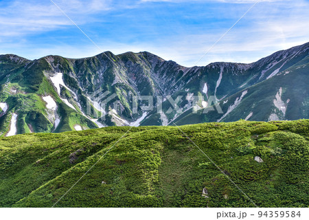 みくりが池から望む夏の立山 94359584