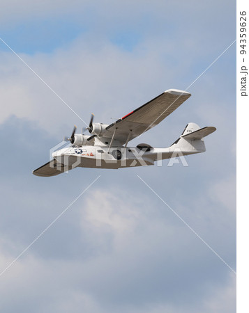 米陸軍航空隊OA-10カタリナ飛行艇水平飛行 94359626