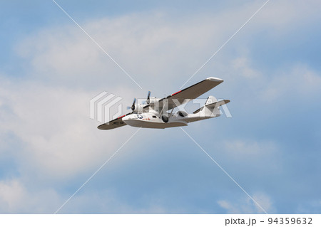 米陸軍航空隊OA-10カタリナ飛行艇水平飛行 94359632